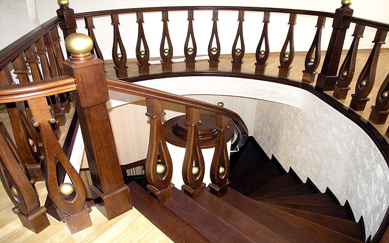 красивая лестница деревянная